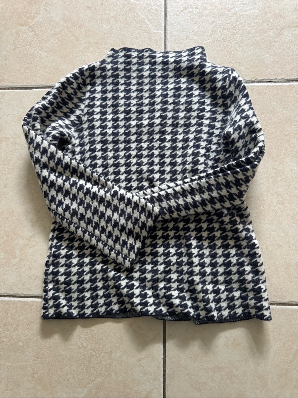 Ann Taylor Black & White Houndstooth Turtleneck Sweater